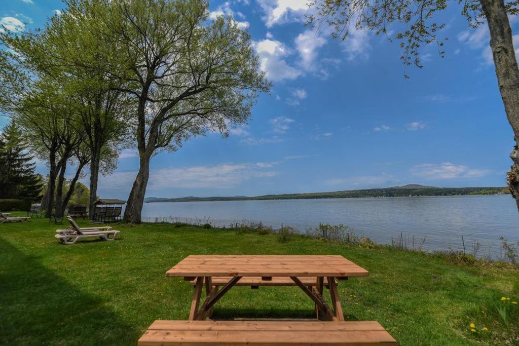 O'Berge Du Village C304 - Bord De L'Eau Magog Esterno foto